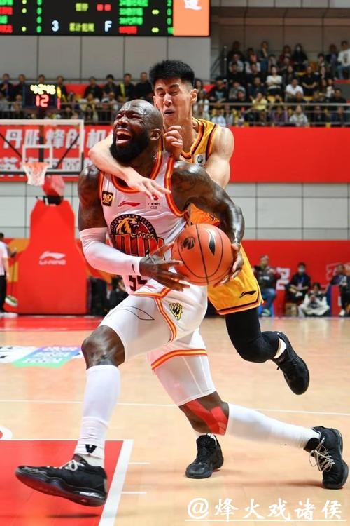 青岛力克吉林赢卡位战 约翰逊轰34+15琼斯42+12+12