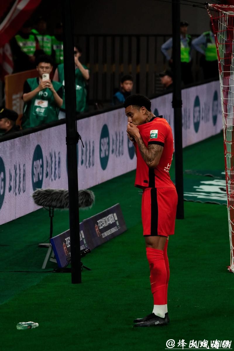 上港放走古斯塔沃，中超各队哄抢，或加盟重庆